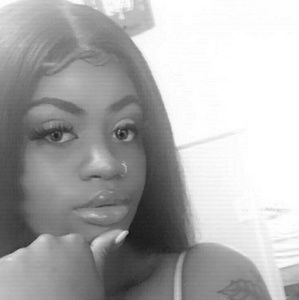 Meet your Posher, Adelia